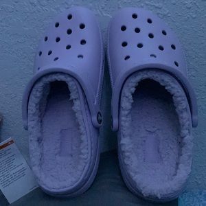 Lavender Crocs W/Fur ( women’s 8, men’s 6 ) BRAND NEW
